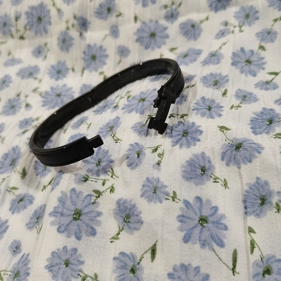 Hermes Black Thin Matte Bracelet - Picture 8 of 10